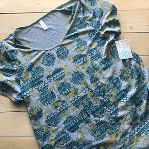 Lularoe Classic Tee NWT !